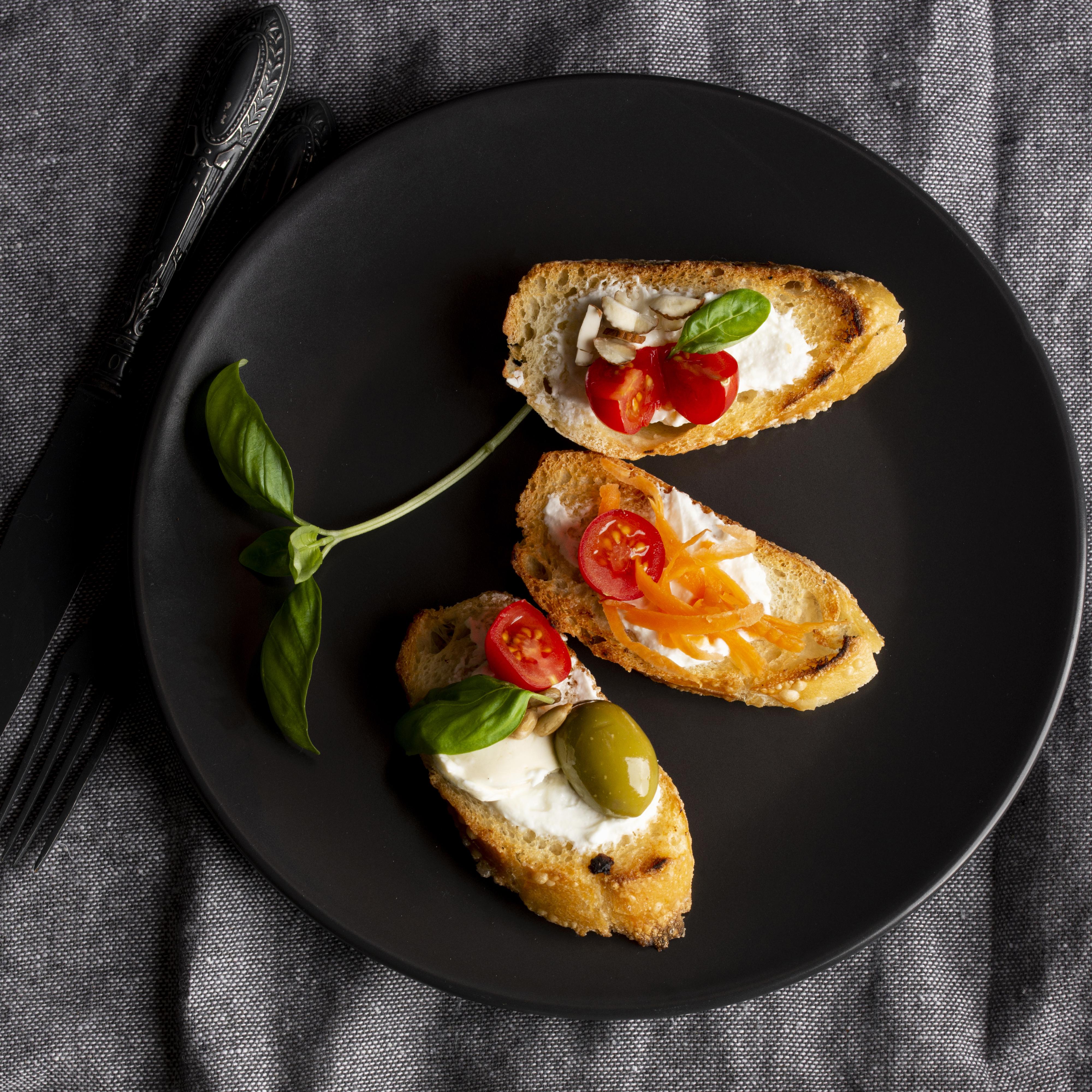 slices-bruschetta-basil-leaf